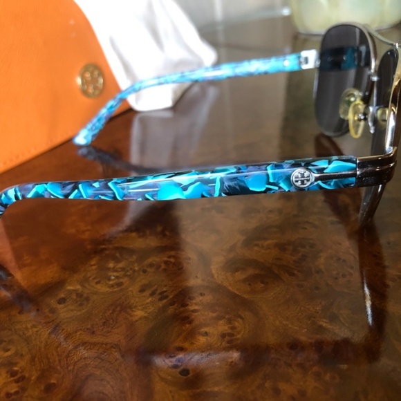 Tory Burch Silver/Blue  Aviator Sunglasses w Case - Picture 3 of 4